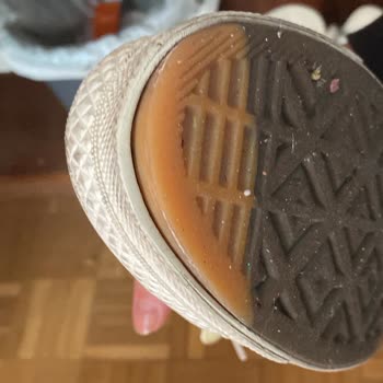 Sneaks Up 1 Yıllık Converse Ayakkabımın Tabanı Ayrılıyor Su Alıyor.