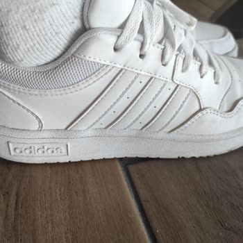 Adidas Markalı Ayakkabımın Tabanı Kayıyor.