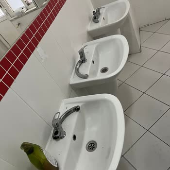 Uğur Okulları Kaloriferleri Yakmıyorlar Musluklar Kirik