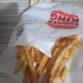 Burger King Patatesler Yanmış Ve Hizmet 0