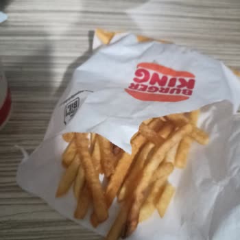 Burger King Patatesler Yanmış Ve Hizmet 0