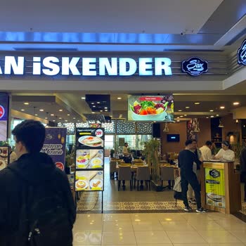 Ankamall' De Bulunan Şan İskender'in Terbiyesizliği