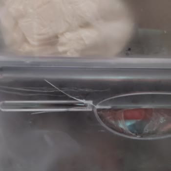 Uğur Derin Dondurucu Çekmecesi Çatlak