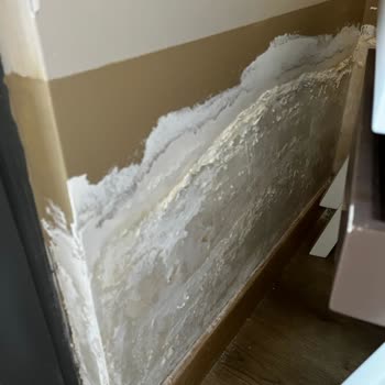 Ahes İnşaat Evim Dış Cephesinden Su Alıyor