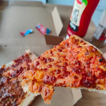 Domino's Pizza Kalitesiz Malzeme Ve Hayal Kırıklığı: Pahalı Ve Yetersiz Pizza
