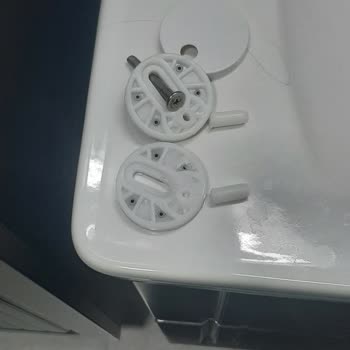 Bien Seramik Bien Klozet Kapağı Menteşesi Kırıldı