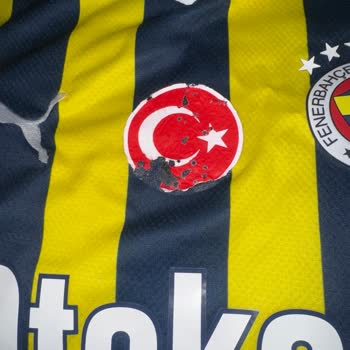 Fenerium Fenerbahçe Forması Türk Bayrağı Söküldü!