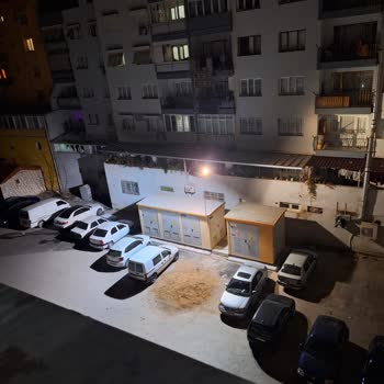Torbalı Belediyesi Evin Arkasındaki Trafonun Rahatsız Edici Işıkları