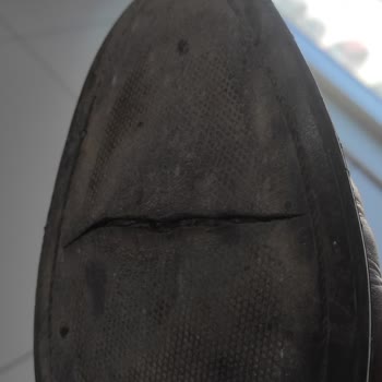 Kiğılı Raf Ömrü Dolmuş Ayakkabı Satıyor Çok Yazık Ve Çözüm Üretmiyor.