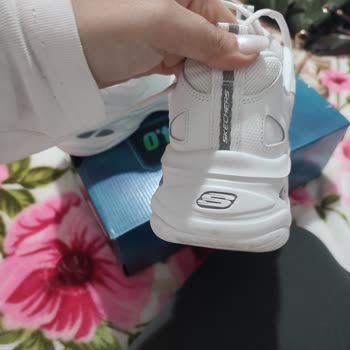 Skechers Ayakkabı Önden Çok Vuruyor!
