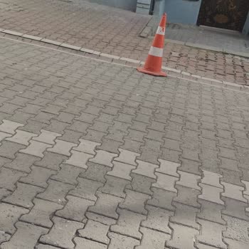 İBB - İstanbul Büyükşehir Belediyesi Mahallenin Dubalar İle Kapatılması
