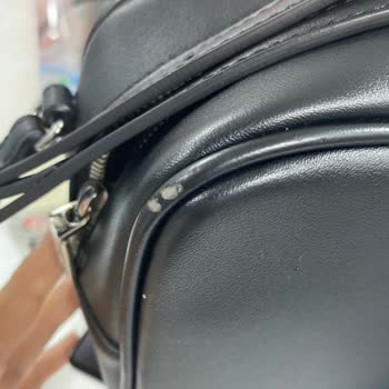 Calvin Klein Çanta 1 Yıl Bile Olmadan Soyulmaya Başladı
