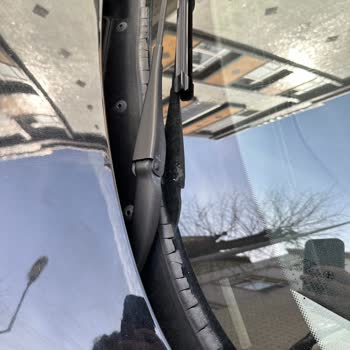 BMW 1.16i 2012 Ön Cam Fitilin Yırtılması