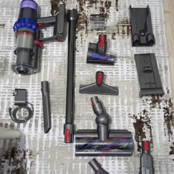 Dyson V15 Lazerli Zemin Başlığı Ve Mobilya Altı Adaptörü Çıkmadı.