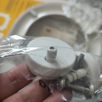 Vitra Nuvoplast Yavaş Kapanmayan Klozet Kapağı Ve Menteşe Kırılması