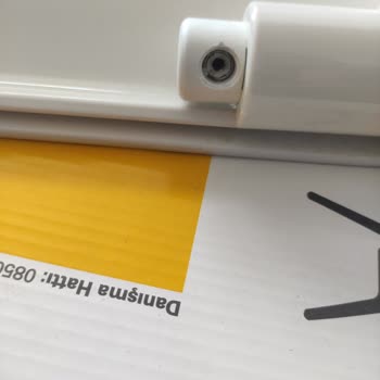 Vitra Nuvoplast Yavaş Kapanmayan Klozet Kapağı Ve Menteşe Kırılması