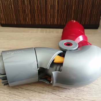 Dyson V12 Mobilya Altı Aparatı Garanti Kapsamına Neden Girmiyor?