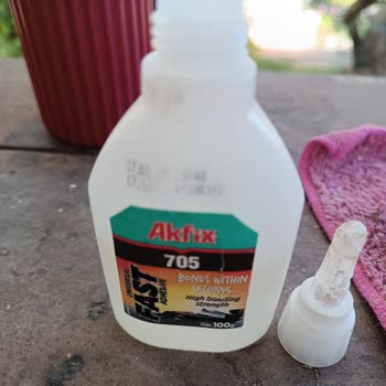 Akfix Hızlı Yapıştırıcı Eskisi Gibi Değil, Hemen Donuyor.