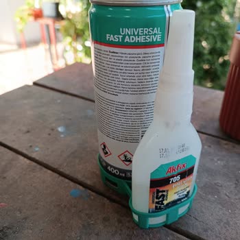 Akfix Hızlı Yapıştırıcı Eskisi Gibi Değil, Hemen Donuyor.