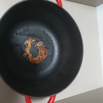 Lava Tencere İçi Paslanıyor