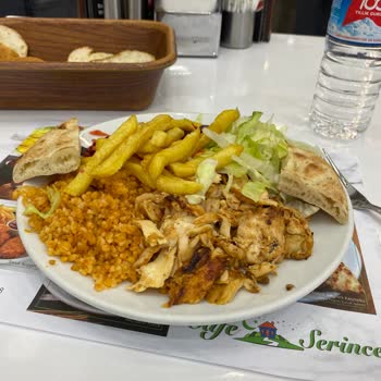 Serince Cafe (Ankara) Gelen Yemekler Genellikle Soğuk Ve Hizmet Kalitesi Oldukça Düşük!