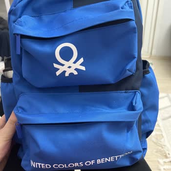 Benetton Sırt Çantası Boya Veriyor