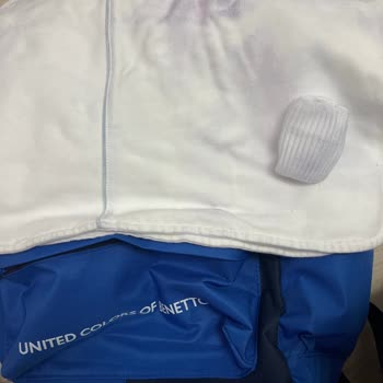 Benetton Sırt Çantası Boya Veriyor