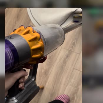 Dyson V15 Tetiğe Basınca Duruyor