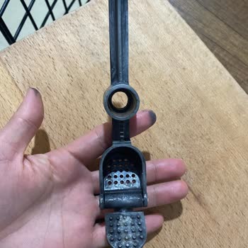 Fackelmann Sarımsak Ezici Boya Veriyor