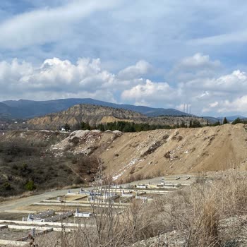 Tosya Belediyesi Tosya Mezarlığı Çöpler İçinde