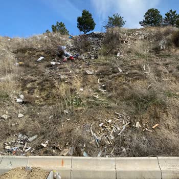 Tosya Belediyesi Tosya Mezarlığı Çöpler İçinde