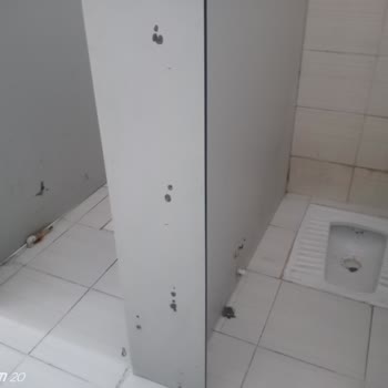 Milli Eğitim Bakanlığı (MEB) Tekirdağ/Çorlu Çorlu Orta Okulu Öğrenci Tuvaletleri Çok Bakımsız!