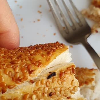 Sinangil Simitten Pişmiş Böcek Çıktı