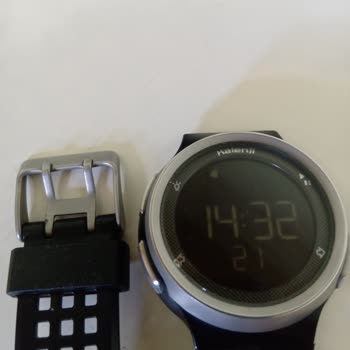 Decathlon'dan  Aldığım Saatin Aşırı Pahalı Ve Aşırı Kalitesiz Oluşu