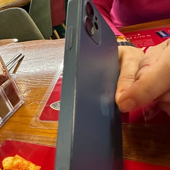 Modern Kılıf & Aksesuar (modernkilif.tr) 1 Ay Olmadan Aldığım Kılıfın Yanlarının Boyaları Silindi