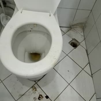 Bursa Yüksek İhtisas Eğitim ve Araştırma Hastanesi Bursa Çocuk Acilde Temizlik Zafiyeti