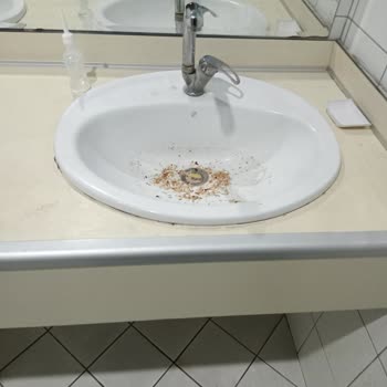 Bursa Yüksek İhtisas Eğitim ve Araştırma Hastanesi Bursa Çocuk Acilde Temizlik Zafiyeti