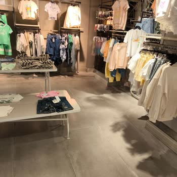 Koton'da Oturmak İçin Sandalye