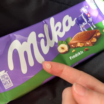 Milka Çikolatanın İçinden Plastik Çıktı