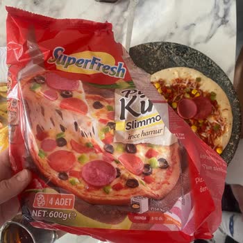Superfresh Pizza İçindeki Plastik Parçası