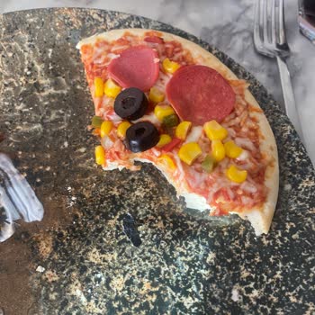 Superfresh Pizza İçindeki Plastik Parçası