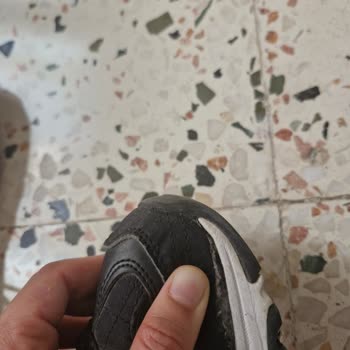 Skechers Ayakkabısına Sahip Çıkmıyor, Sürekli Müşteride Hata Buluyor