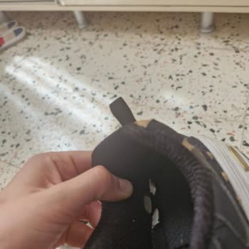 Skechers Ayakkabısına Sahip Çıkmıyor, Sürekli Müşteride Hata Buluyor