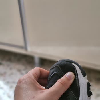 Skechers Ayakkabısına Sahip Çıkmıyor, Sürekli Müşteride Hata Buluyor