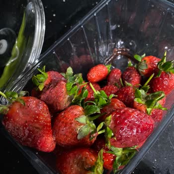 Migros Hemenin Çöp Göndermesi