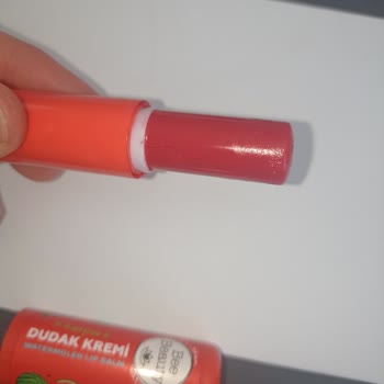 Bee Beauty Dudak Kreminden Kılçıktı