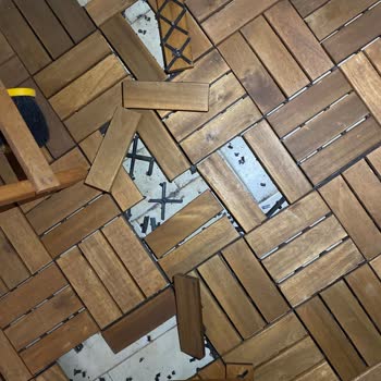 Koçtaş - Paramparça Olan Akasya Karo Deck Ahşap Dış Mekan Döşemeleri