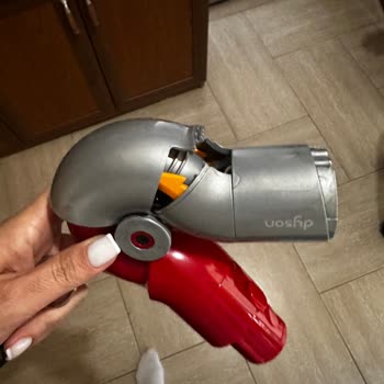 Dyson Mobilya Altı Adaptör Hasarlanması
