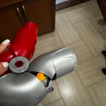 Dyson Mobilya Altı Adaptör Hasarlanması