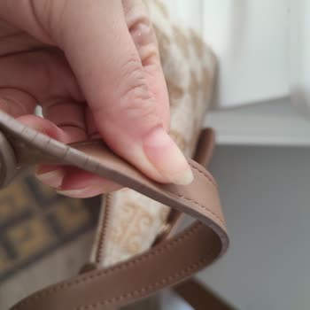 Pierre Cardin Giyim Pierre Cardin Canta Askılarında Çatlama